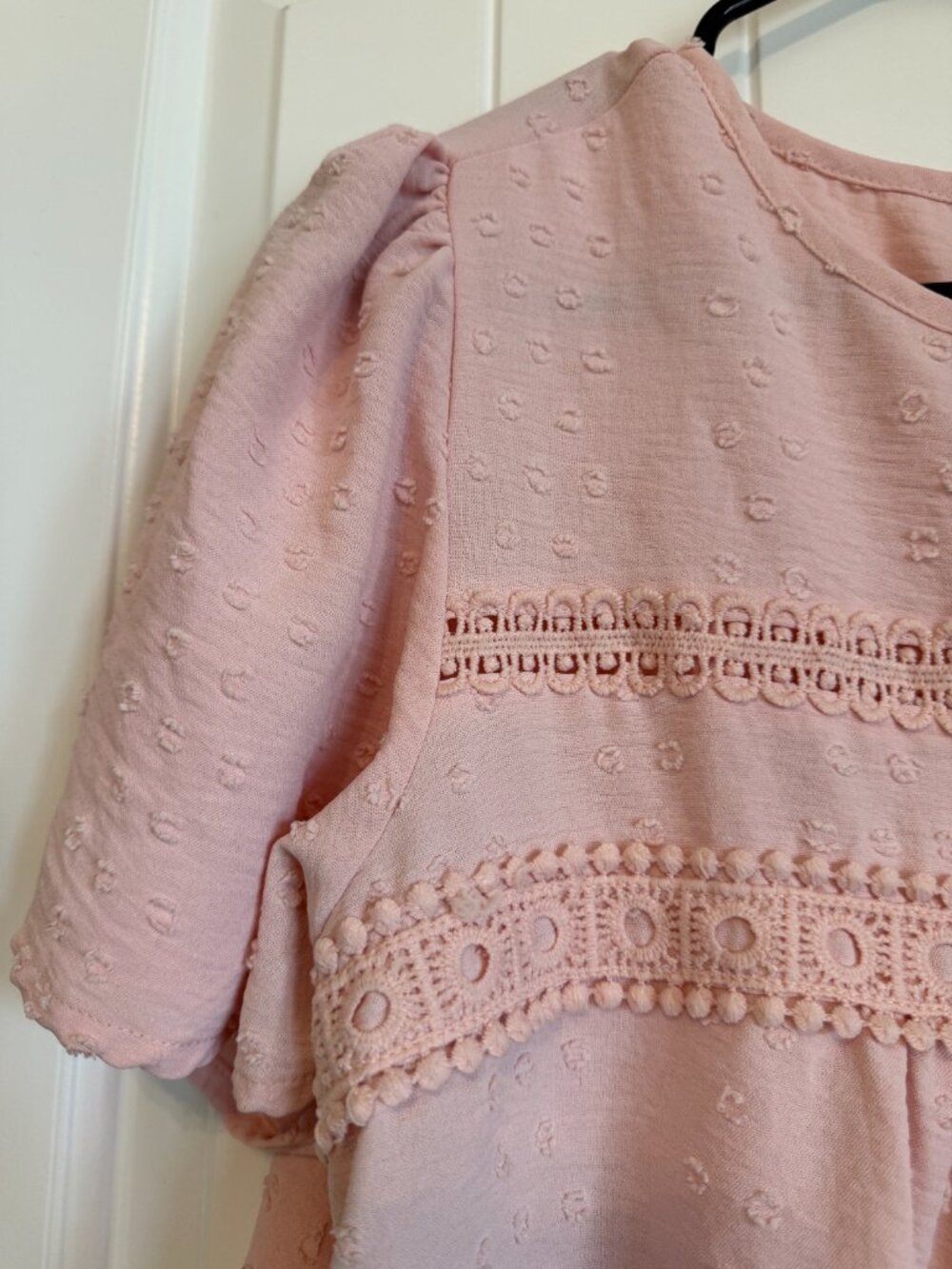 Blush pink short-sleeve blouse with textured Swiss dot fabric - Picture 2 of 5